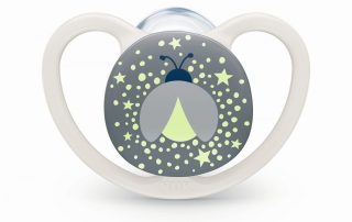 Die neuen Stars der Nacht: NUK Schnuller und Becher mit Leuchteffekt