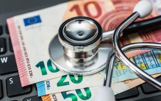 Ärzte-Gehaltsreport: Über ein Drittel beklagt Verdiensteinbußen durch Corona