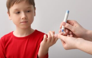 Große Akzeptanz für Früherkennung der Familiären Hypercholesterinämie in Deutschland: die VRONI Studie identifiziert in Bayern über 160 Familien in nur 3 Jahren Große Akzeptanz für Früherkennung der Familiären Hypercholesterinämie in Deutschland: die VRONI Studie identifiziert in Bayern über 160 Familien in nur 3 Jahren