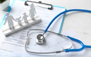 Familiäre Hypercholesterinämie – noch immer unterdiagnostiziert und unterbehandelt Familiäre Hypercholesterinämie – noch immer unterdiagnostiziert und unterbehandelt